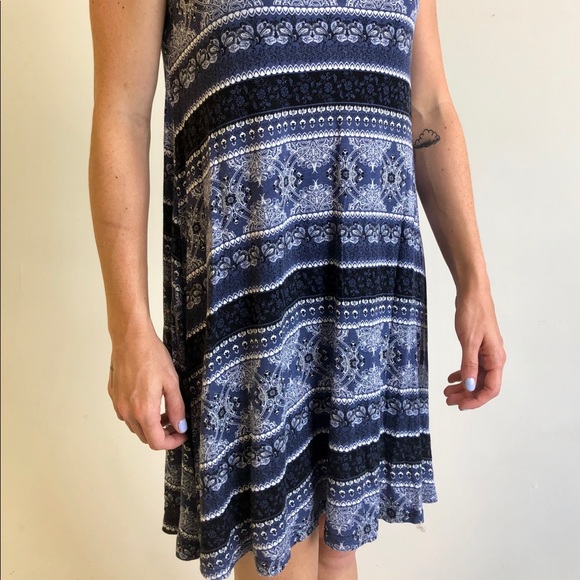 Patterned Dress - Picture 2 of 4